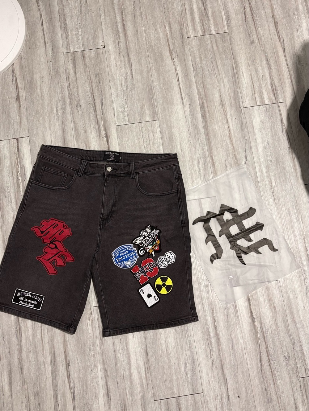 Black Patchwork Sticker-Embroidered Men’s Jean Shorts
